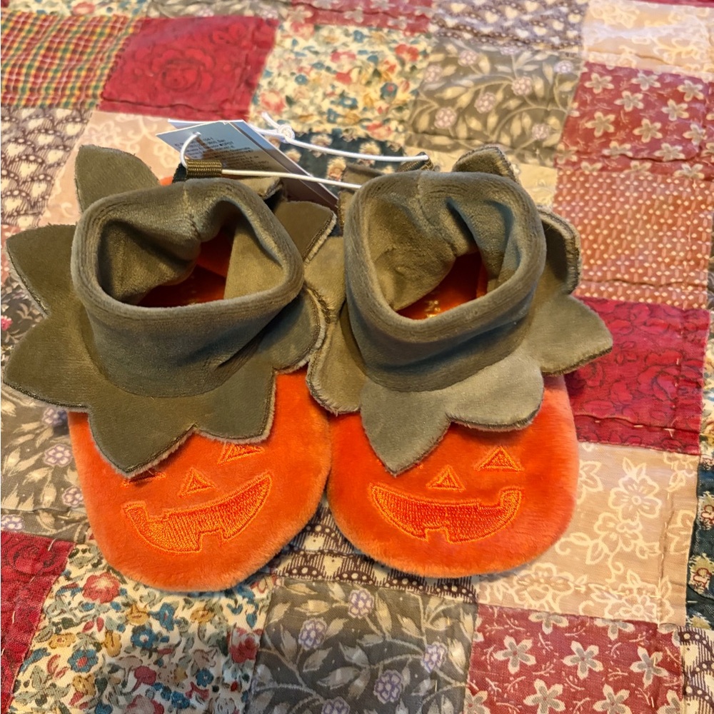 Old Navy Pumpkin Face Kids Slippers - Orange and Gray